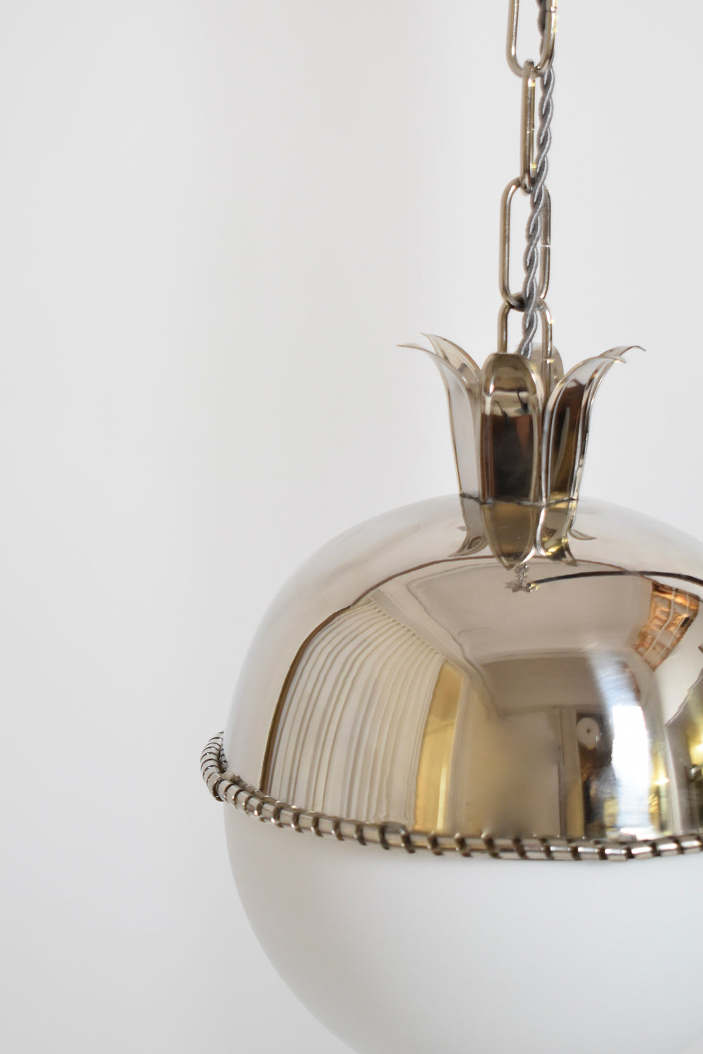 "Granada" 20cm nickel-plated brass and opaline pendant lamp, Barracuda edition.