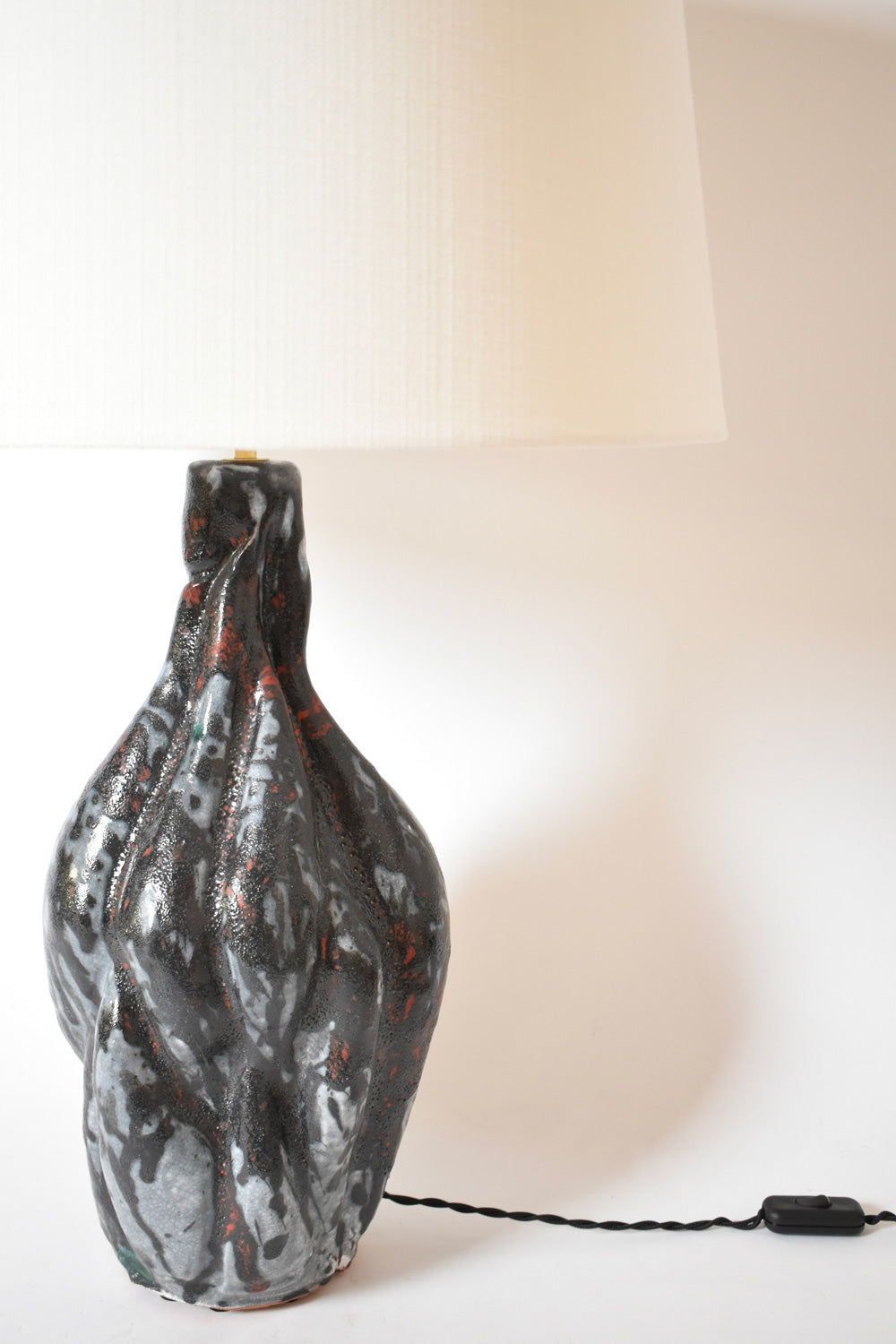 Helder organic shape ceramic lamp, 2026.