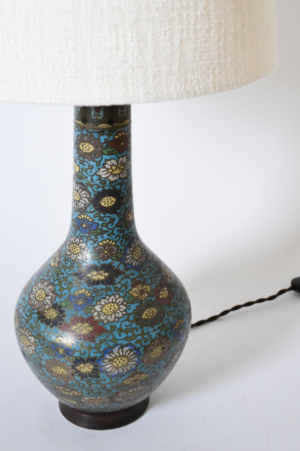 Pair of blue cloisonné bronze lamps, XIXth c.