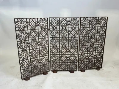 Wrought iron three leaves screen, XIXth c.