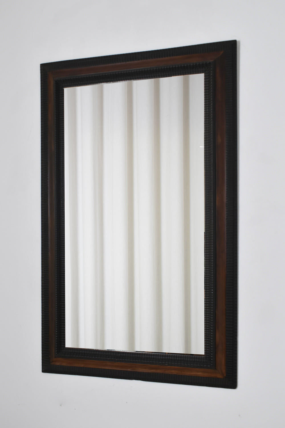 Carved ebonised wood mirror and trompe l'oeil turshell, XIXth c.