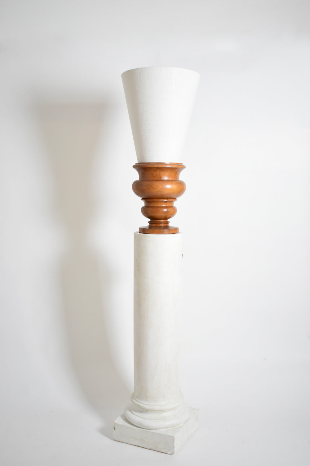 Pair of plaster columns and wooden lamps vases.