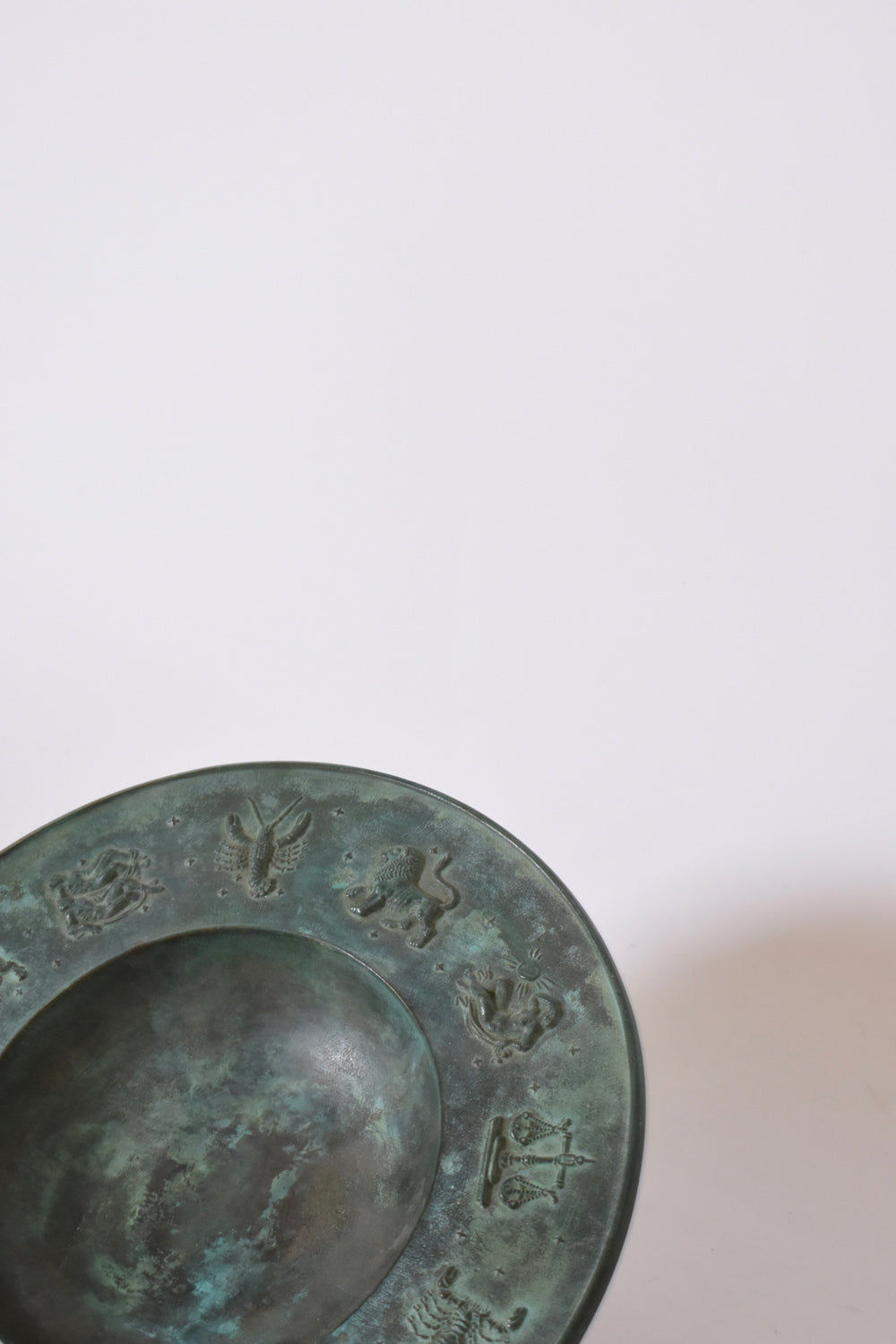 Circular neoclassical bronze plate, 1940s.