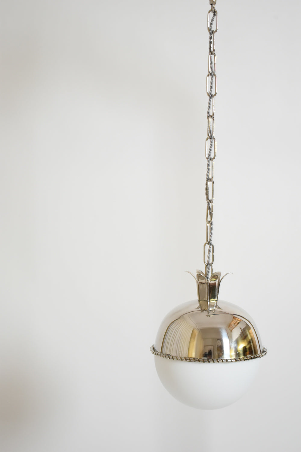 "Granada" 20cm nickel-plated brass and opaline pendant lamp, Barracuda edition.
