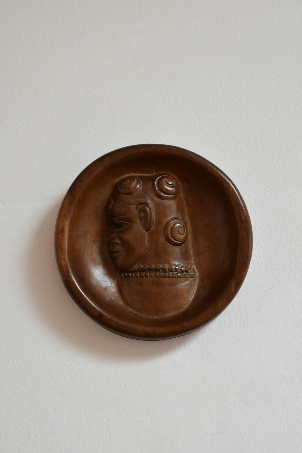 Africanist low relief round wooden wall sculpture, 1970s.