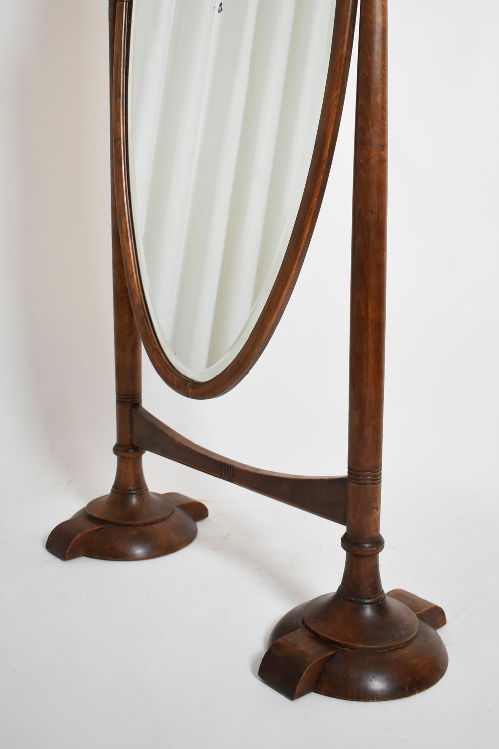Arts and Crafts wooden psyche mirror, 1900s.