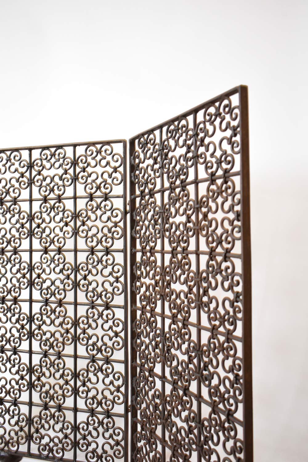 Wrought iron three leaves screen, XIXth c.