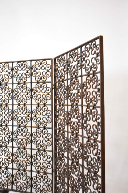 Wrought iron three leaves screen, XIXth c.