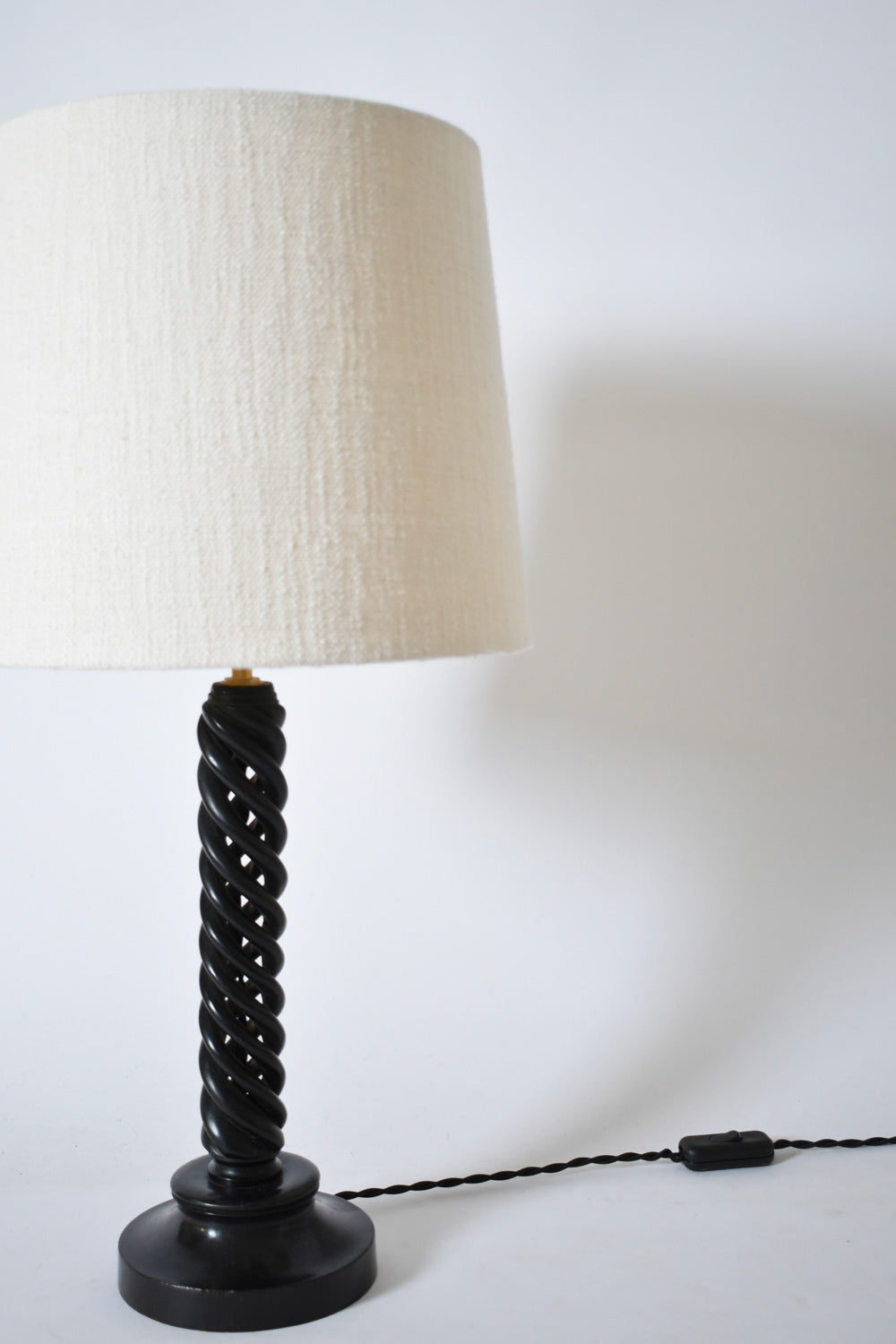 Turned ebonised wooden lamp, 1960s.