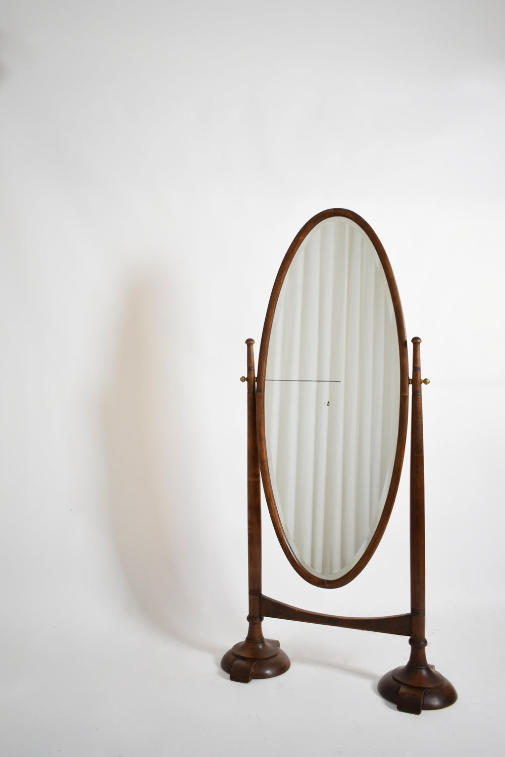 Arts and Crafts wooden psyche mirror, 1900s.