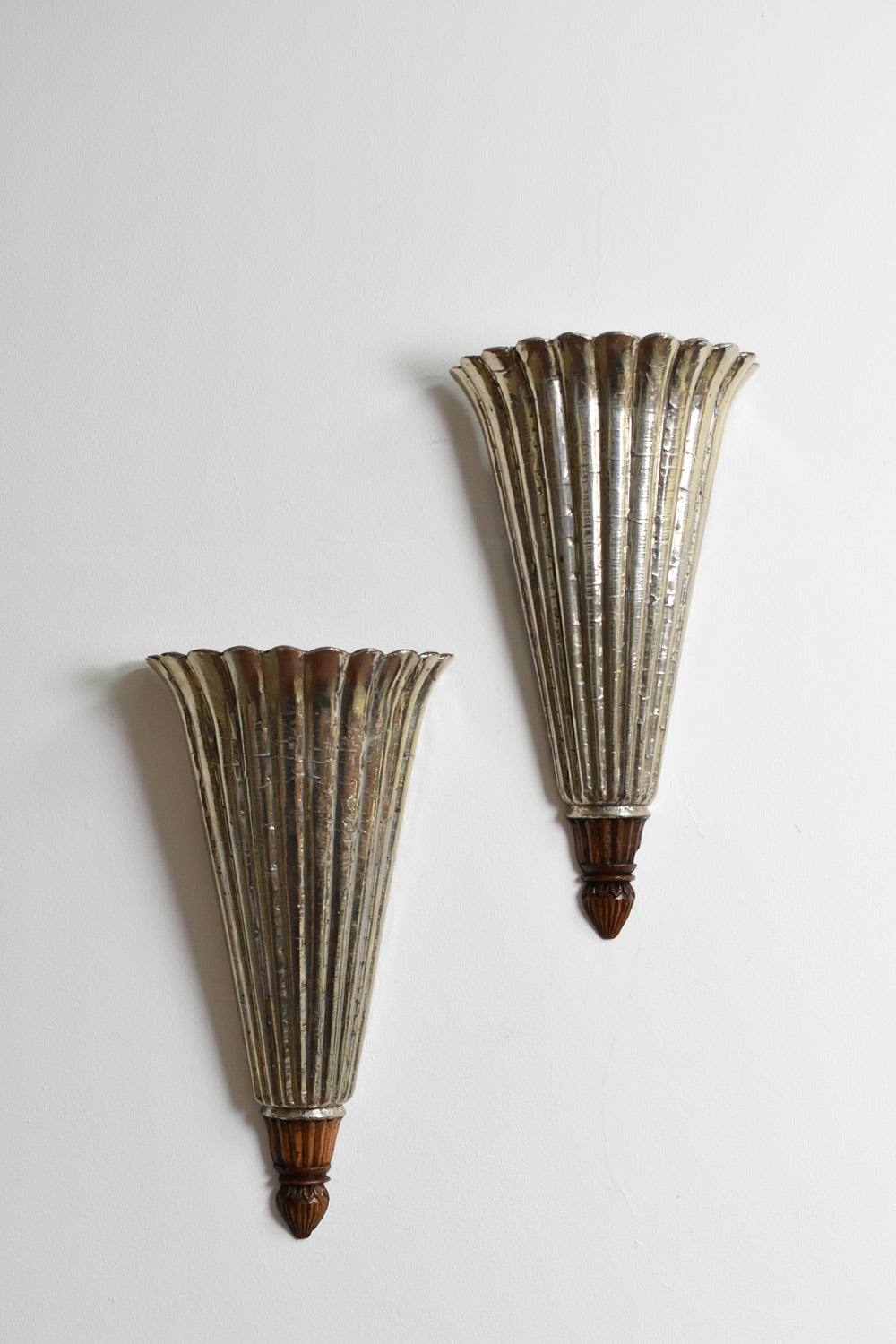 Pair of horn-shaped wall lamps, 1920s.