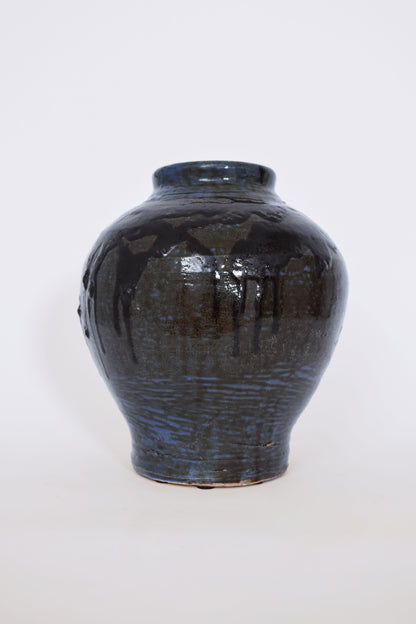 Black ink dripping ball ceramic vase, XXth c.