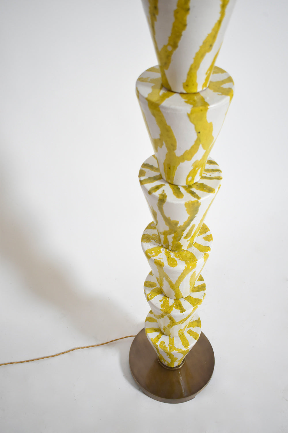 “Nizwa” white and yellow cfloor lamp, Barracuda Edition.