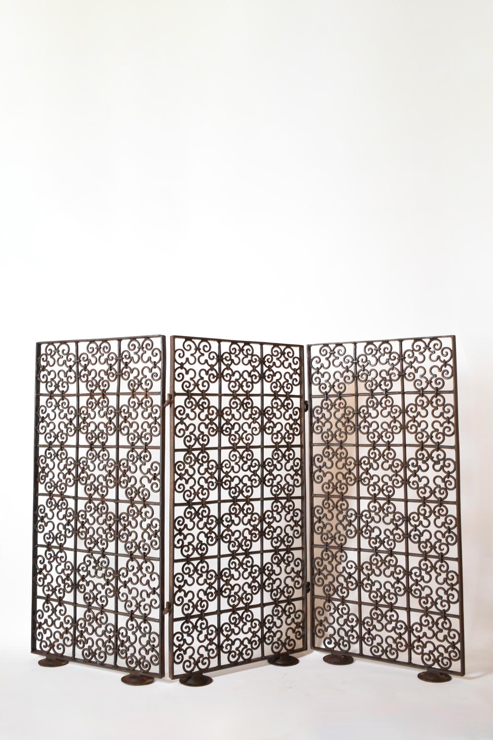 Wrought iron three leaves screen, XIXth c.