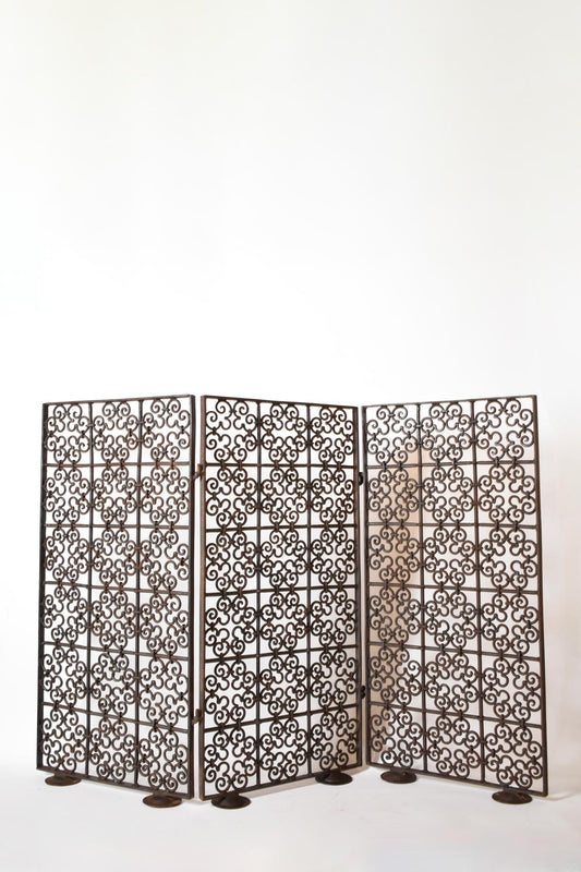 Wrought iron three leaves screen, XIXth c.