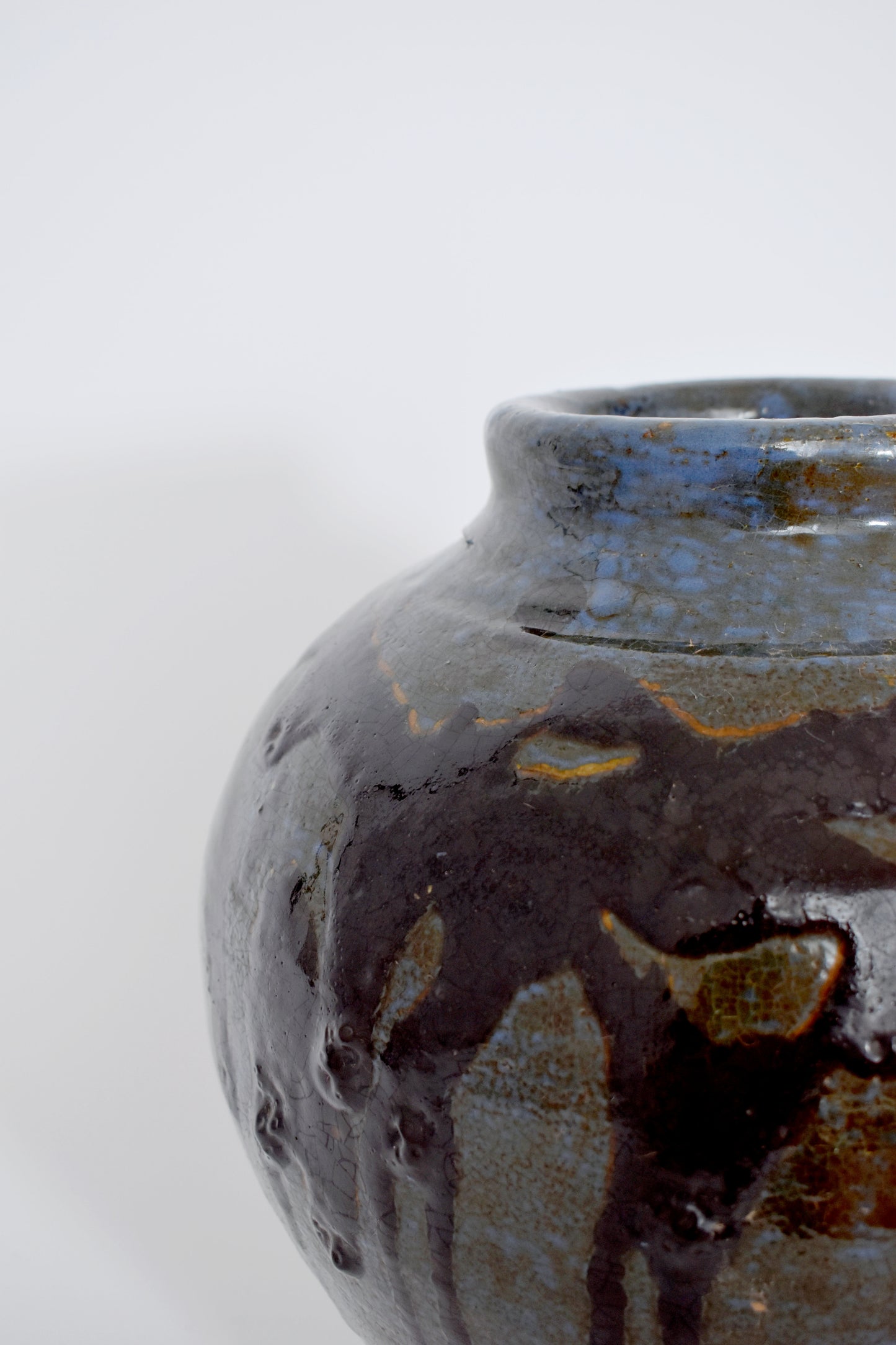 Black ink dripping ball ceramic vase, XXth c.