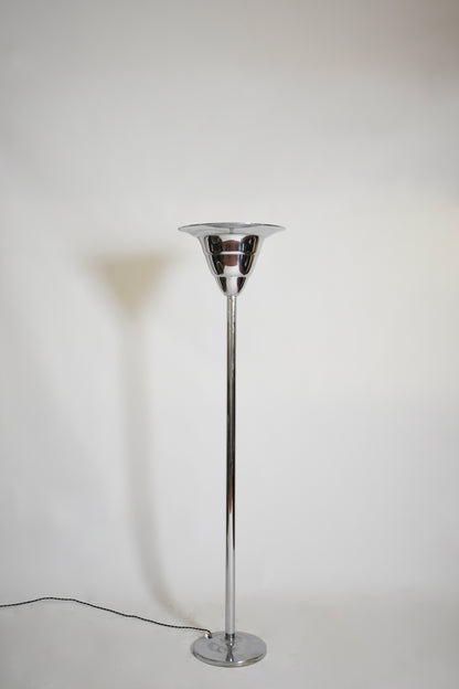Art Deco chromed iron basin floor lamp, 1930s.