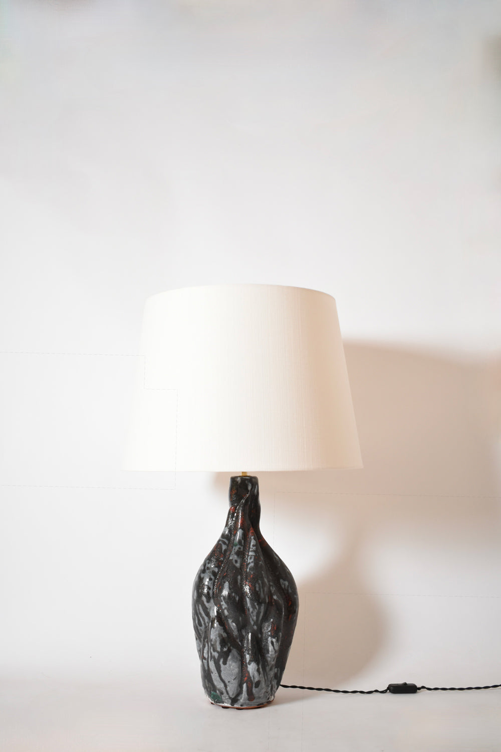 Helder organic shape ceramic lamp, 2026.