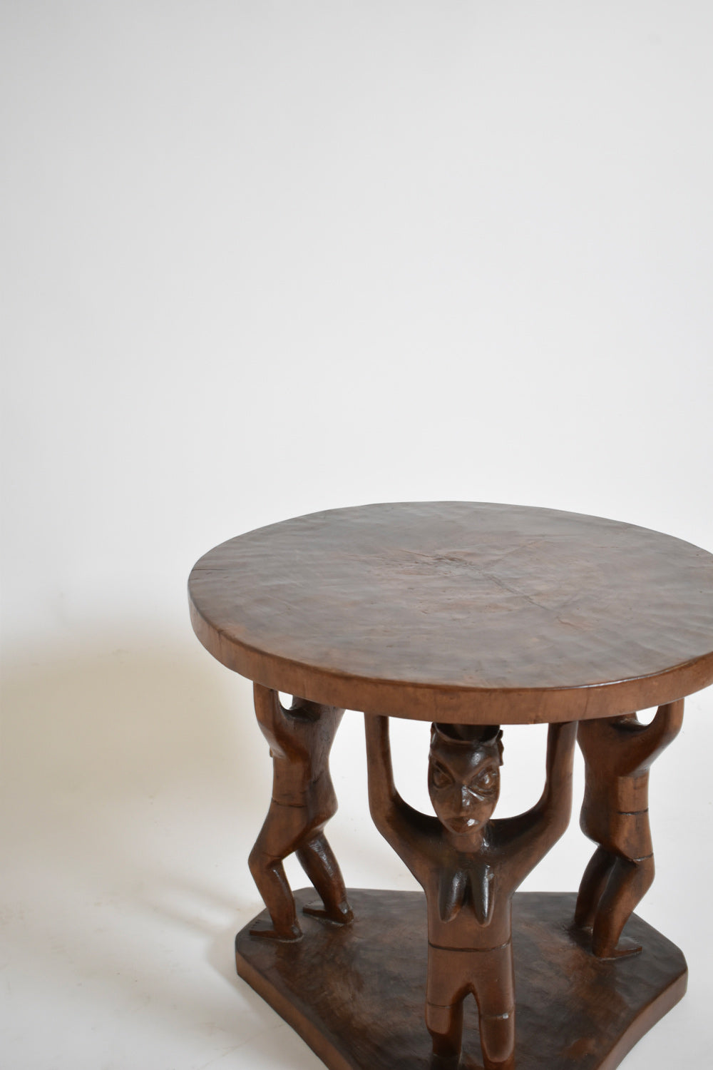 Monoxyl african pedestal round table, 1960s.