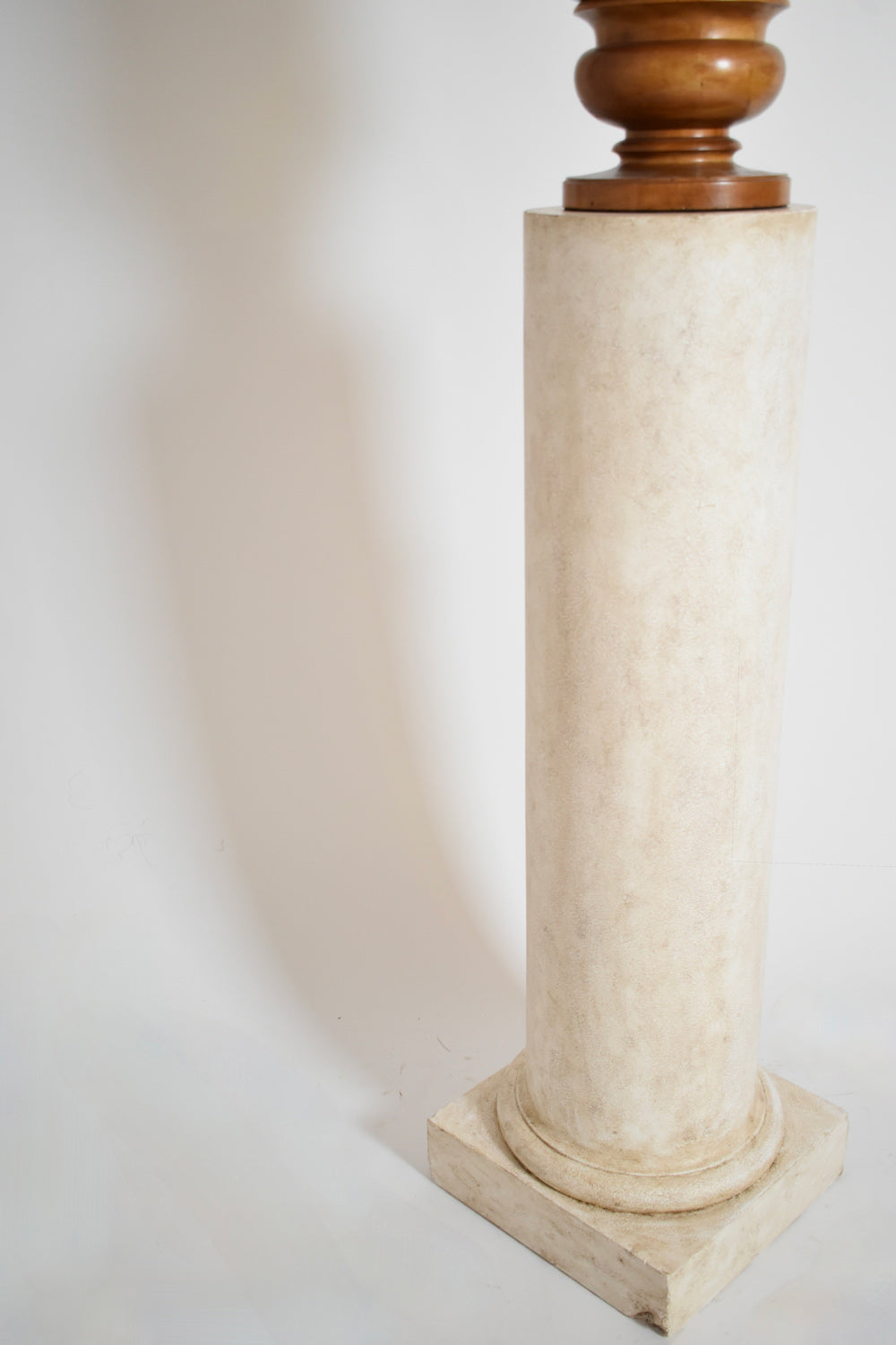 Neoclassical plaster column and wooden lamp, 1970s.