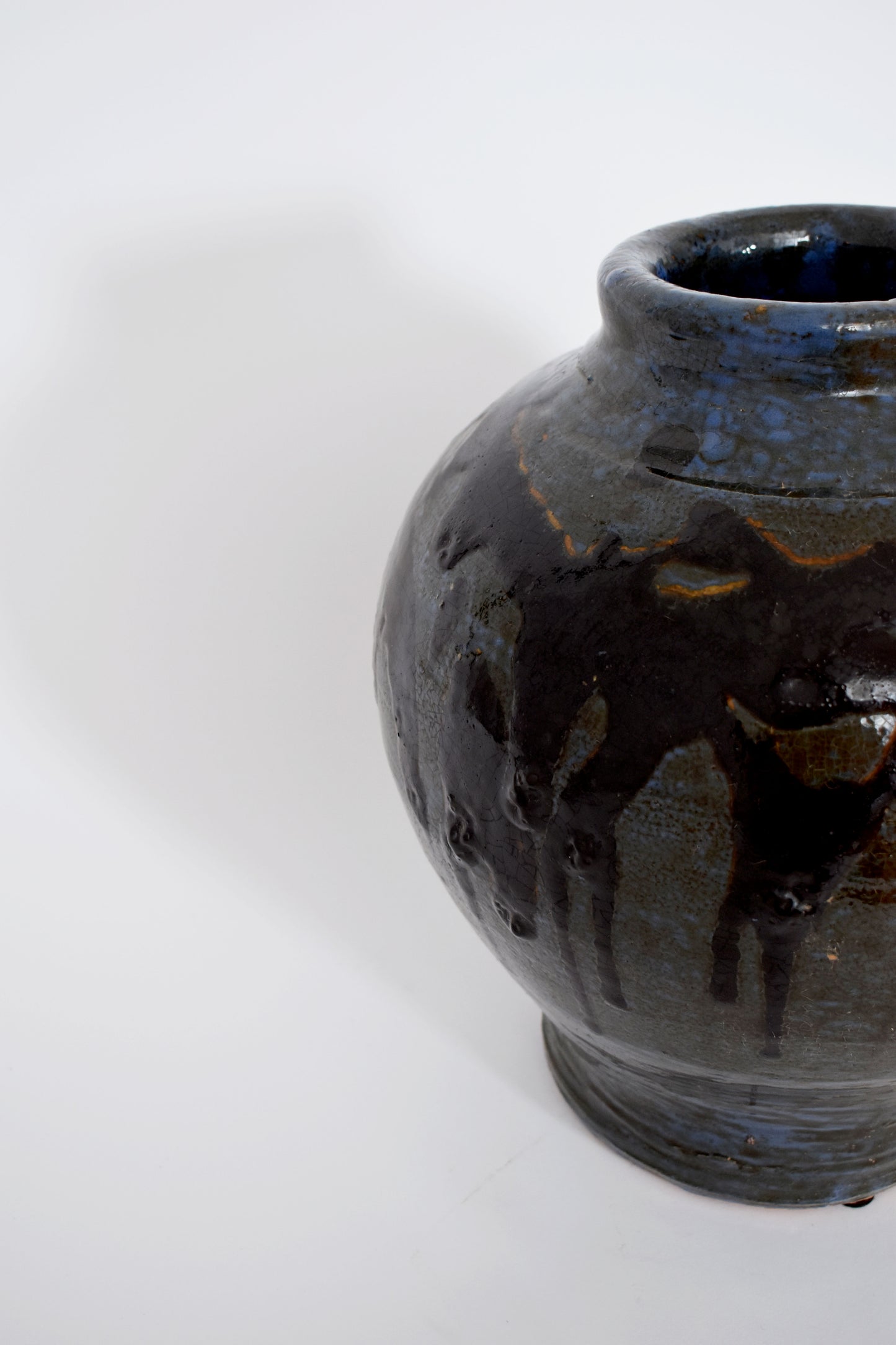 Black ink dripping ball ceramic vase, XXth c.