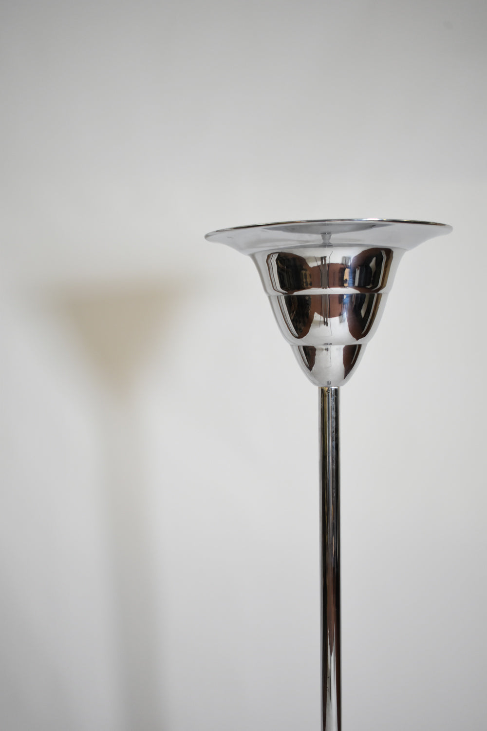 Art Deco chromed iron basin floor lamp, 1930s.