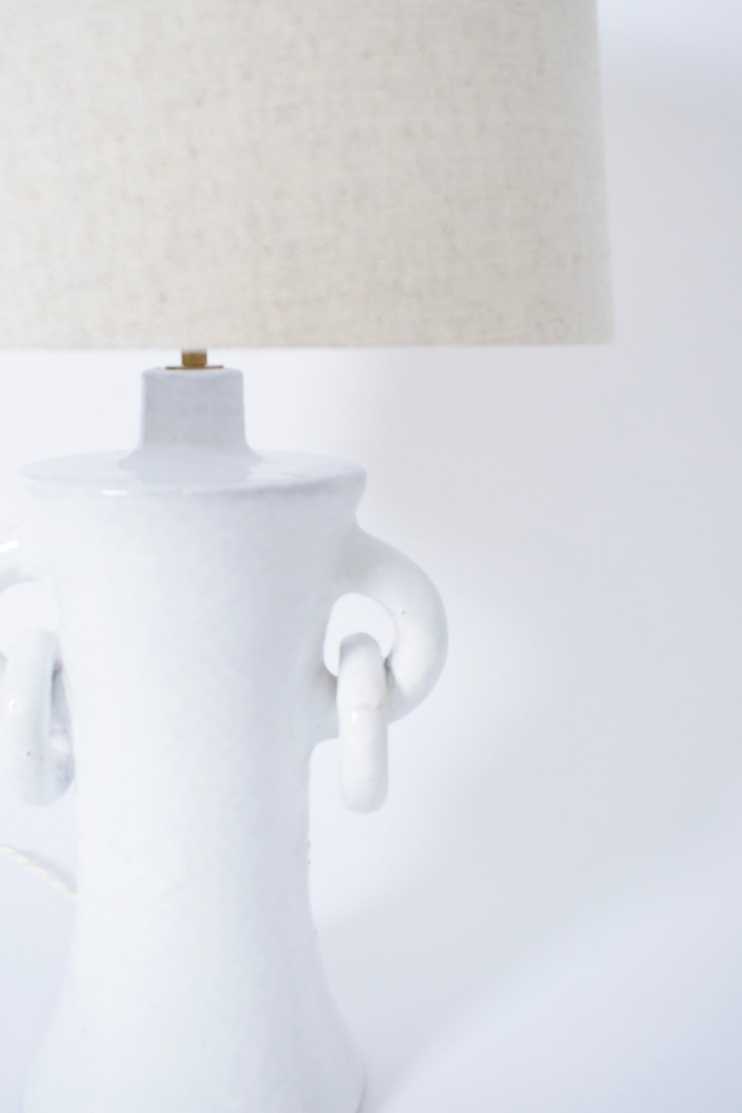 "Kasaï" Handles white ceramic lamp 32cm, Barracuda Edition.