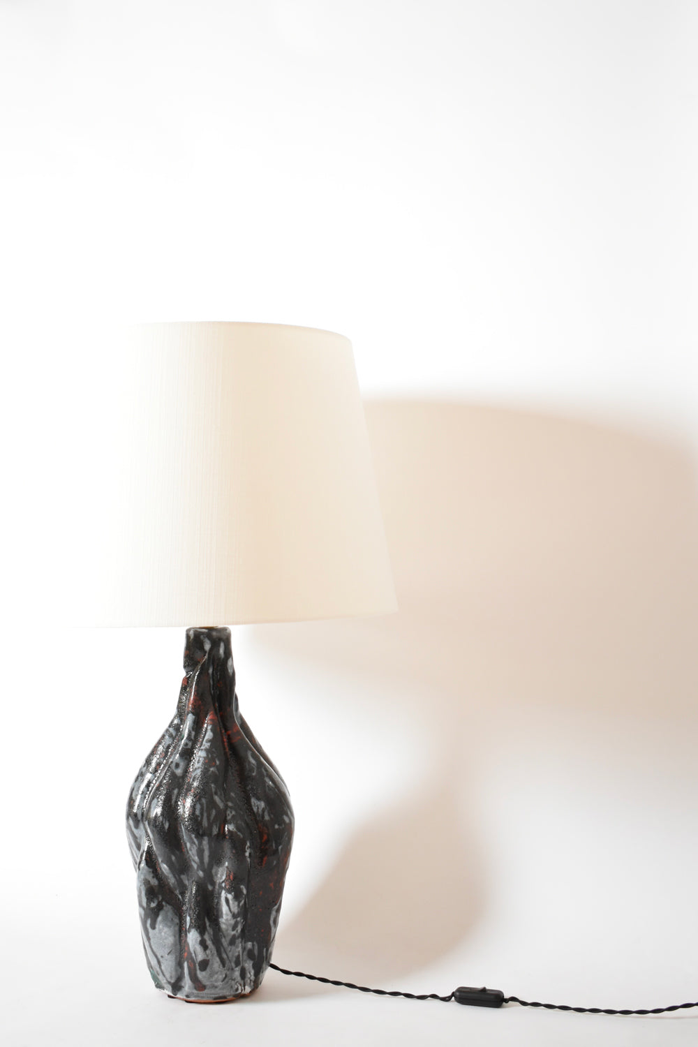 Helder organic shape ceramic lamp, 2026.